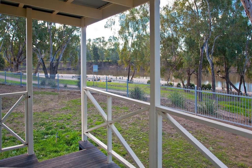 فندق Wagga Wagga Beach Caravan Park المظهر الخارجي الصورة